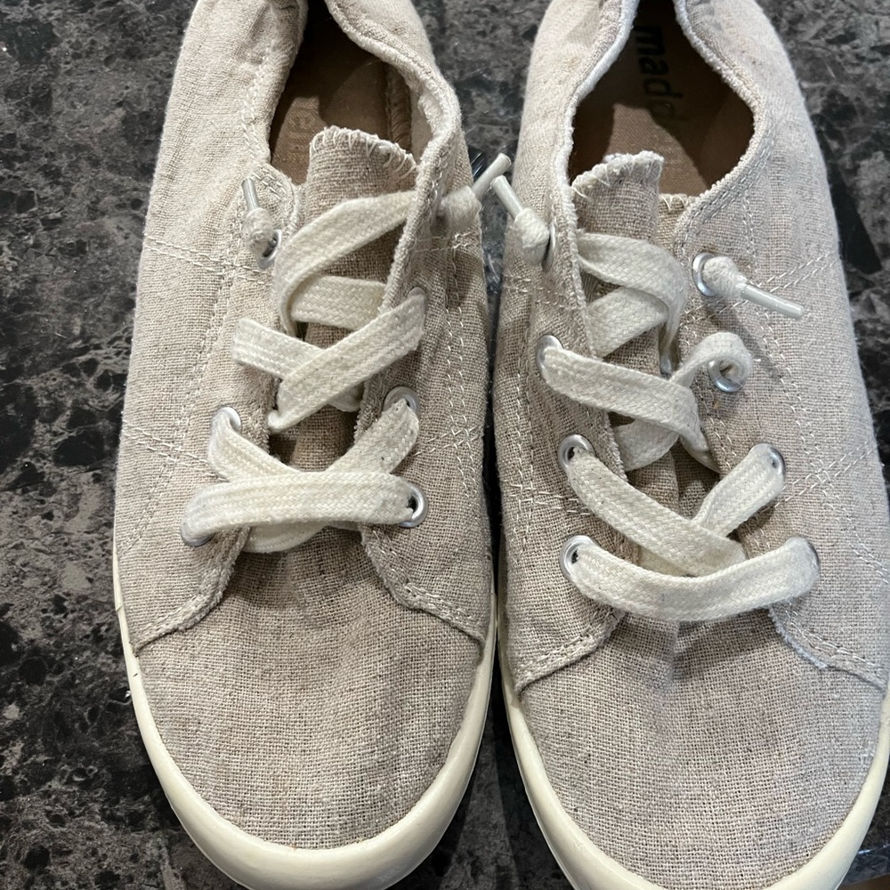 Women’s Casual Tan Shoes